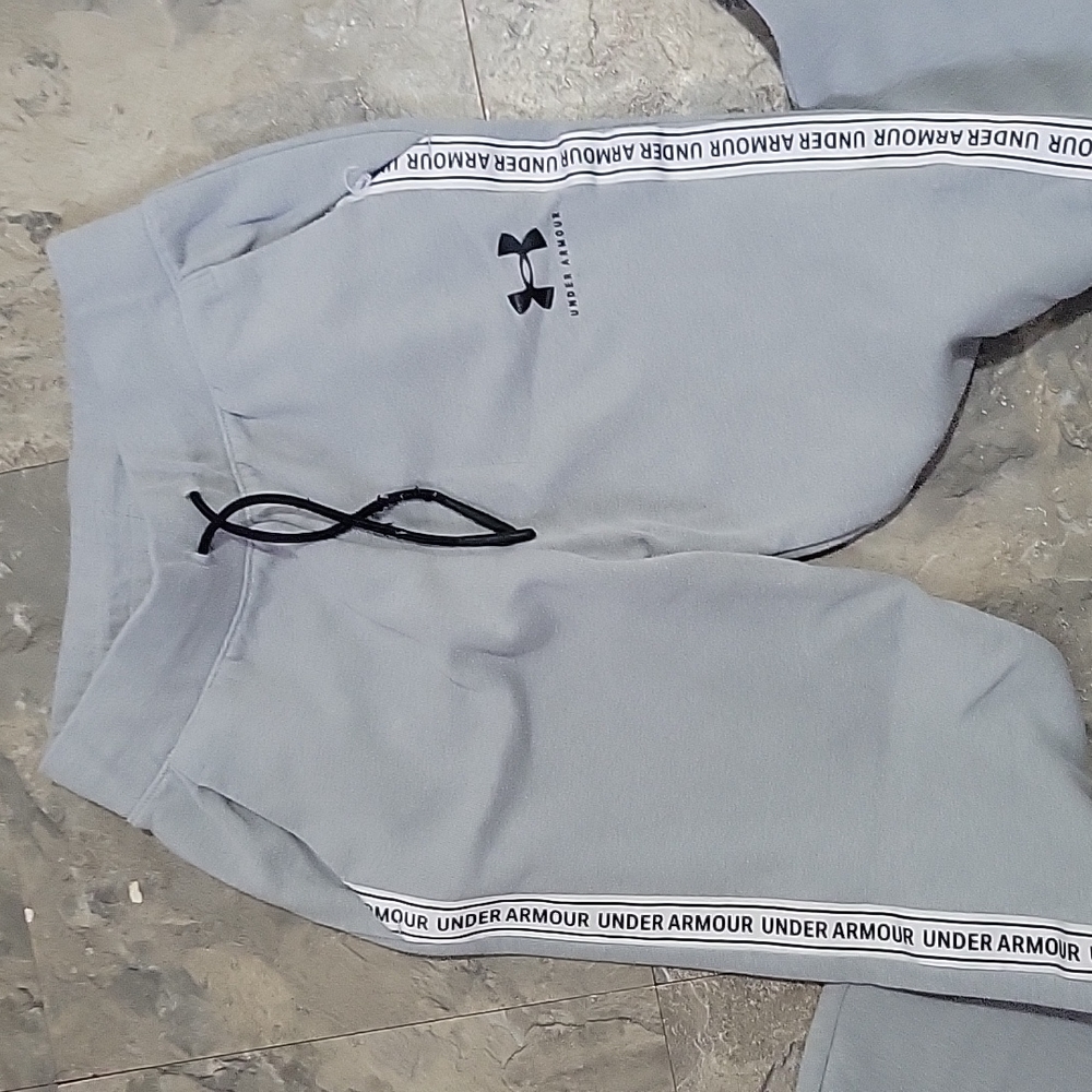 Youth under Armour sweat pants